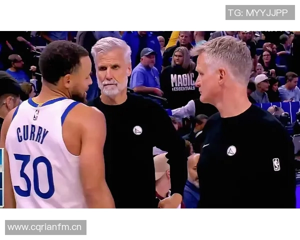 科尔感激库里和巴特勒的场边支持这对年轻球员成长至关重要