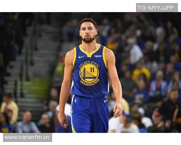 尼斯球员与球迷发生激烈冲突体育总监莫里斯遭殴打事件回顾 尼斯球员与球迷发生激烈冲突体育总监莫里斯遭殴打事件回顾