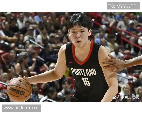 杨瀚森连续三场未能上场比赛仍在替补席上等待机会 杨瀚森连续三场未能上场比赛仍在替补席上等待机会