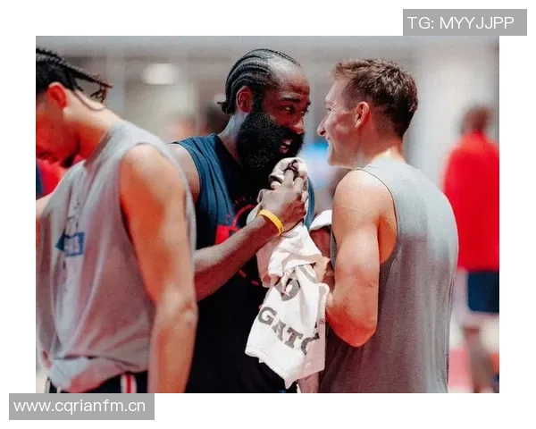 小卡称赞训练营表现出色年轻球员防守沟通能力显著提升